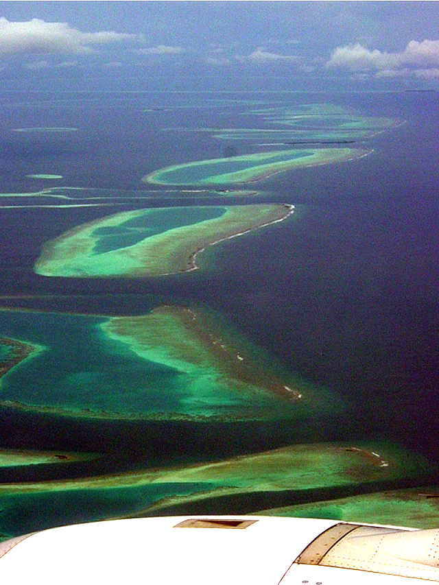 InternetHolidaysBiz Airport Transit Hotels Hulhule Airport Island Male International Airport Maldives coming in to land