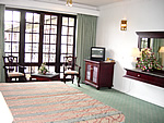 InternetHolidaysBiz Sri Lanka picture gallery Kandy hotel accommodation Mahaweli Reach river hotel suite deluxe rooms accommodation copyright image IHB 100444