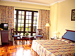 InternetHolidaysBiz Sri Lanka picture gallery Kandy hotel accommodation Mahaweli Reach river hotel suite deluxe rooms accommodation copyright image IHB 100417