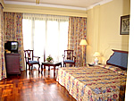 InternetHolidaysBiz Sri Lanka picture gallery Kandy hotel accommodation Mahaweli Reach river hotel suite deluxe rooms accommodation copyright image IHB 100416