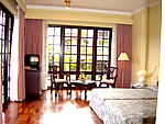 InternetHolidaysBiz Sri Lanka picture gallery Kandy hotel accommodation Mahaweli Reach river hotel suite deluxe rooms accommodation copyright image IHB 100423