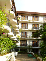 InternetHolidaysBiz Sri Lanka picture gallery Kandy hotel accommodation Mahaweli Reach river hotel copyright image IHB 100393