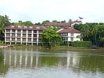 InternetHolidaysBiz Sri Lanka picture gallery Kandy hotel accommodation Mahaweli Reach river hotel copyright image IHB 100388